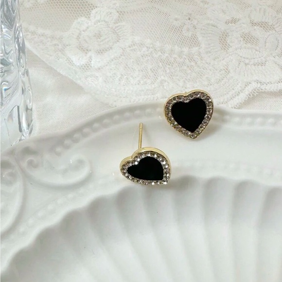 Luxe Romantic Black Heart Studs - Picture 3 of 4